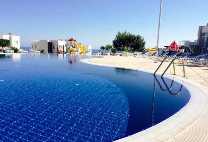 The Seaterra Reserve Penthouse With Mountains&Seaviews And Rooftop Terrace Akanthou エクステリア 写真